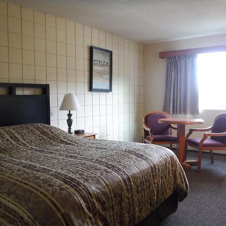 Haida Way Motor Inn Port McNeill Exteriör bild
