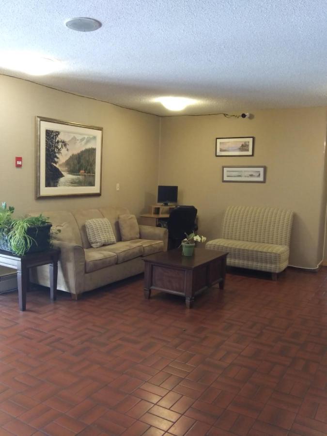 Haida Way Motor Inn Port McNeill Exteriör bild