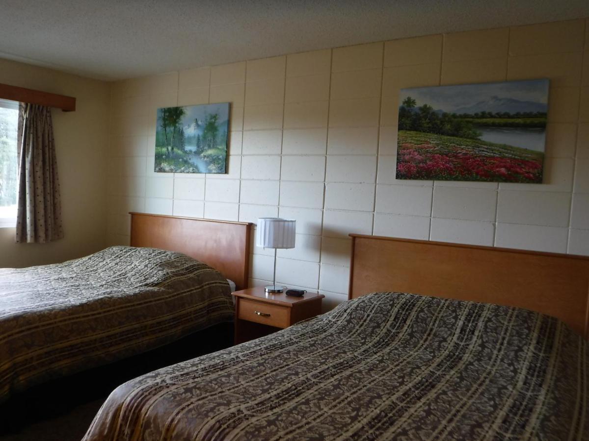 Haida Way Motor Inn Port McNeill Exteriör bild