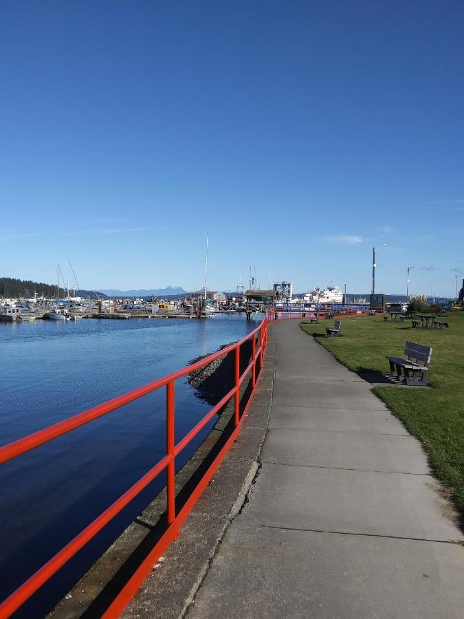 Haida Way Motor Inn Port McNeill Exteriör bild