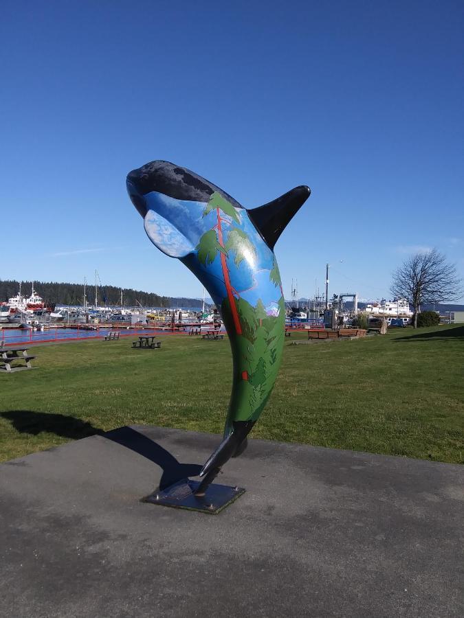 Haida Way Motor Inn Port McNeill Exteriör bild