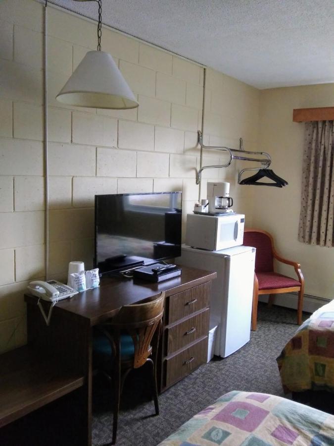 Haida Way Motor Inn Port McNeill Exteriör bild