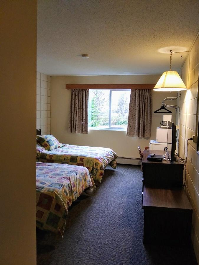 Haida Way Motor Inn Port McNeill Exteriör bild